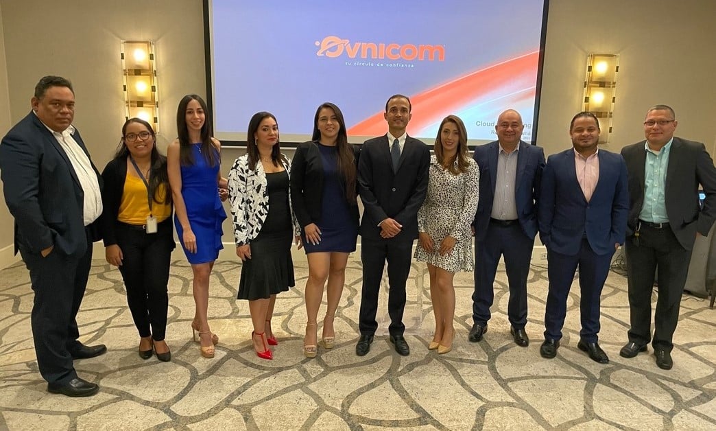 Equipo de Ovncom que brinda internet empresarial